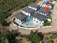 Didim'de Havuzlu Site İçinde Satılık Sıfır Köşe Villa 3+1